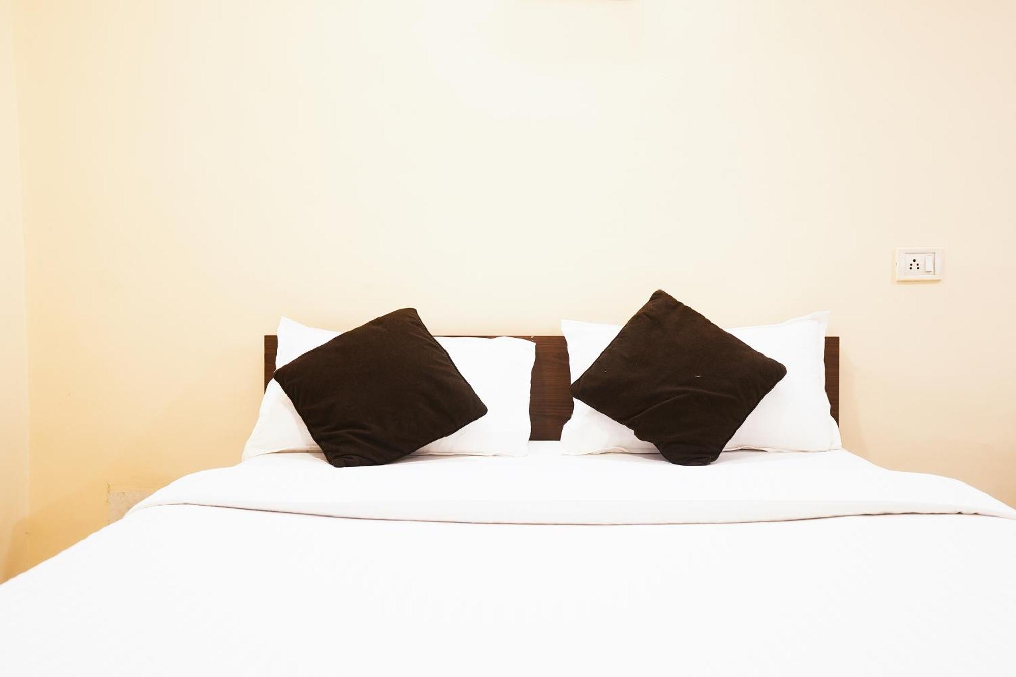 Hotel Della Comfort Near Ambreshwar Shiv Mandir, Ambernath Amarnath Bagian luar foto