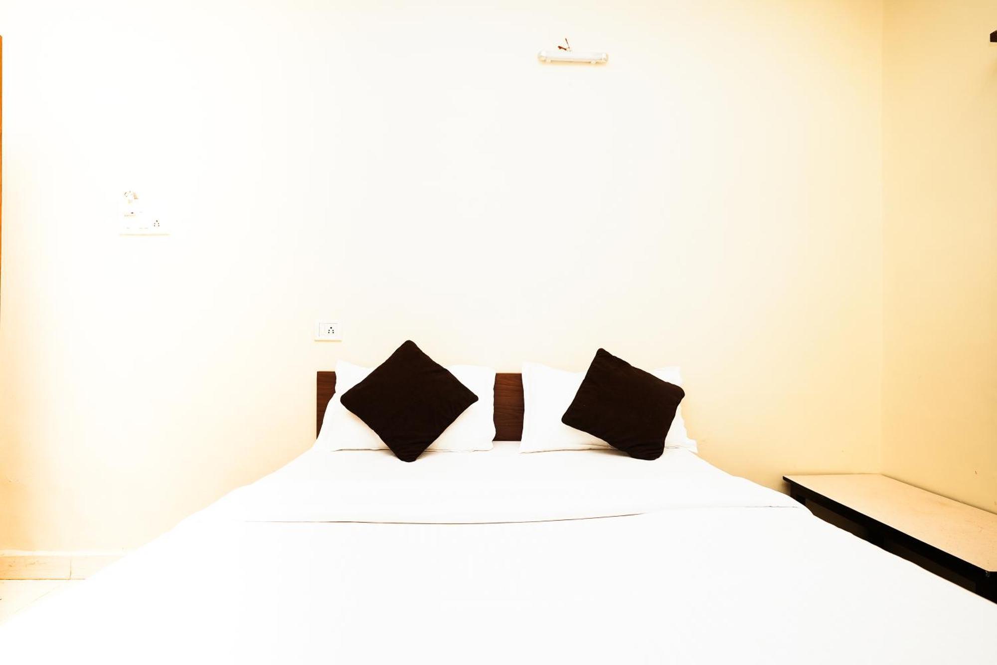 Hotel Della Comfort Near Ambreshwar Shiv Mandir, Ambernath Amarnath Bagian luar foto