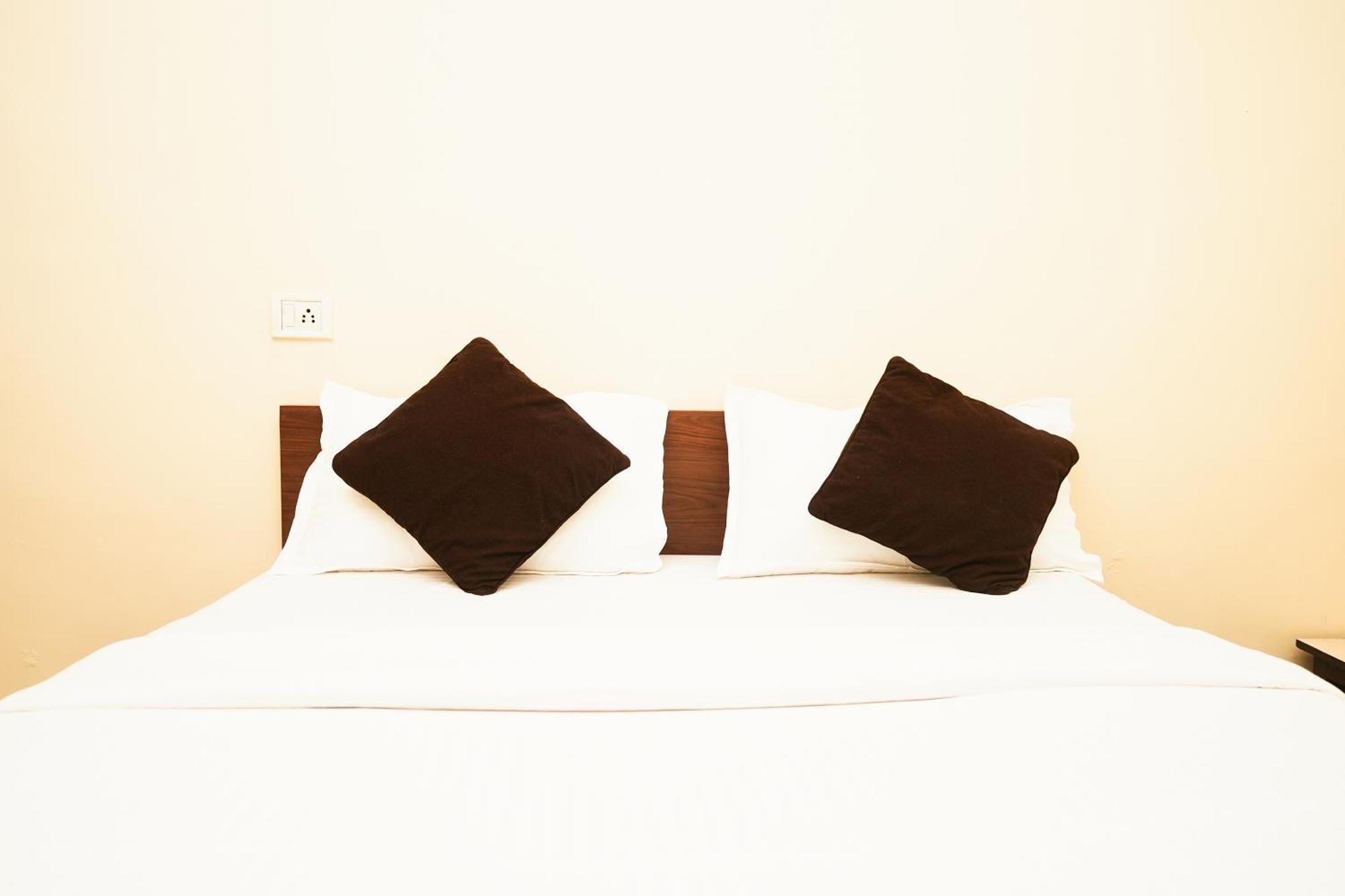 Hotel Della Comfort Near Ambreshwar Shiv Mandir, Ambernath Amarnath Bagian luar foto