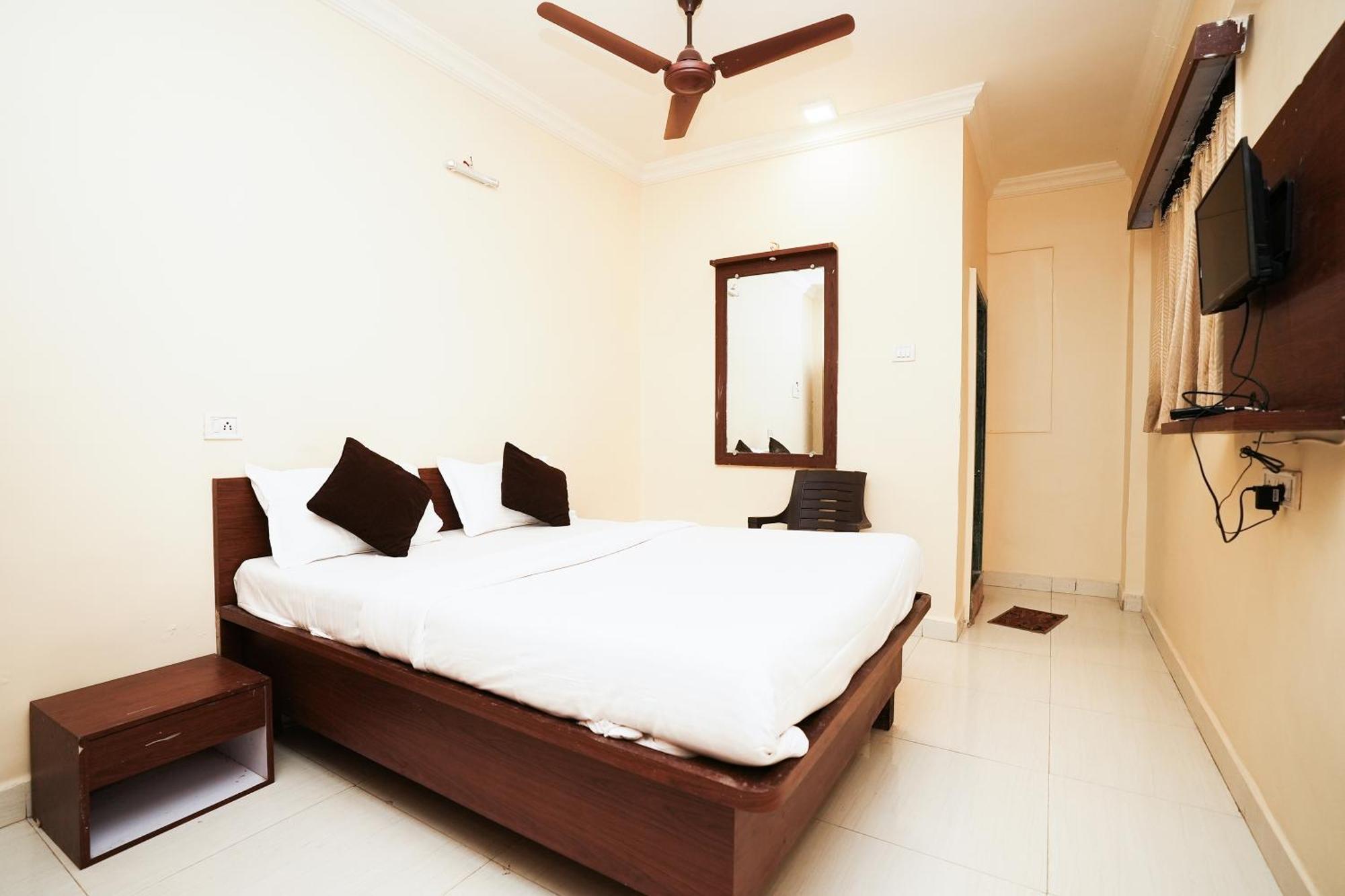 Hotel Della Comfort Near Ambreshwar Shiv Mandir, Ambernath Amarnath Bagian luar foto