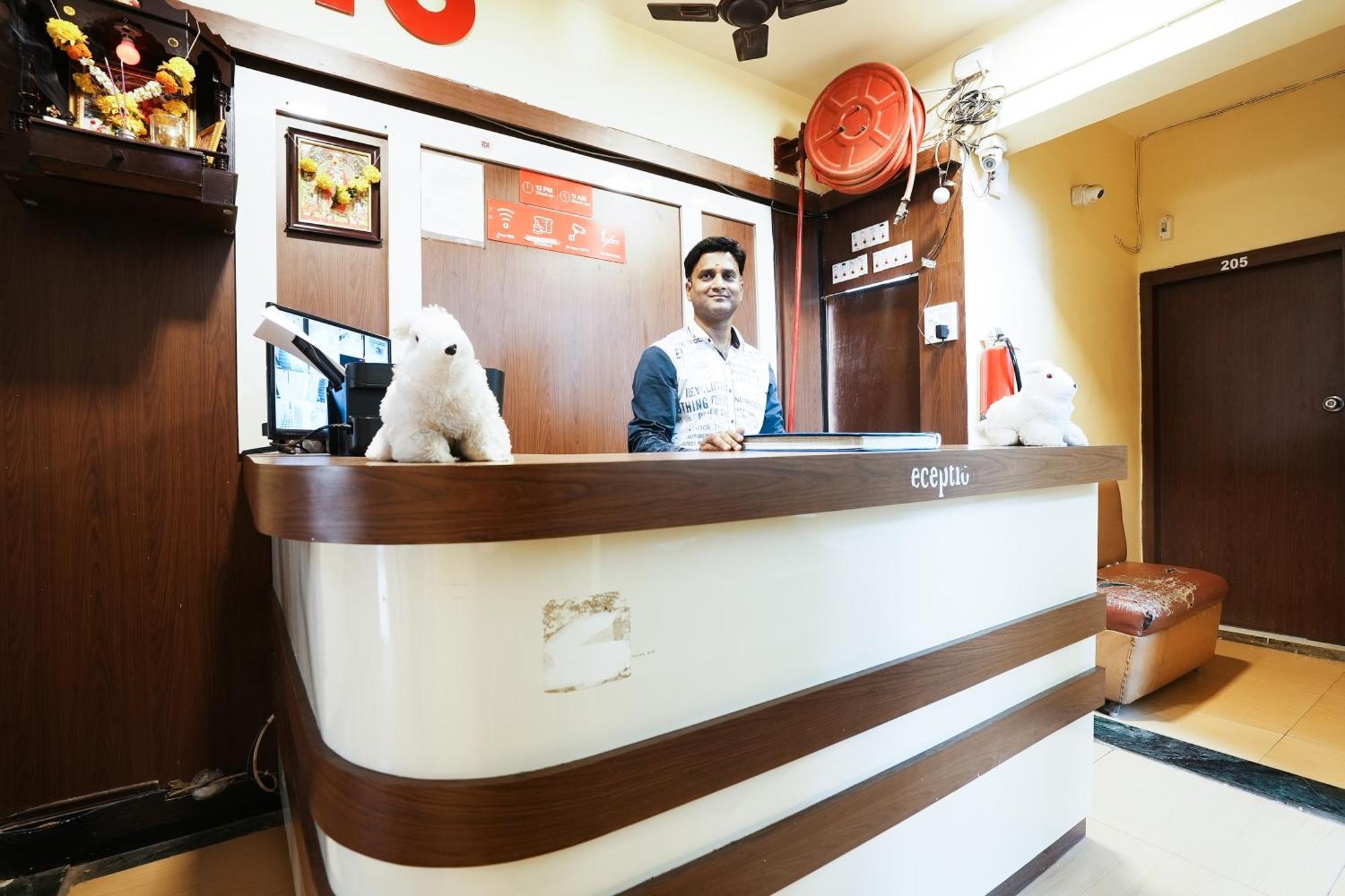 Hotel Della Comfort Near Ambreshwar Shiv Mandir, Ambernath Amarnath Bagian luar foto
