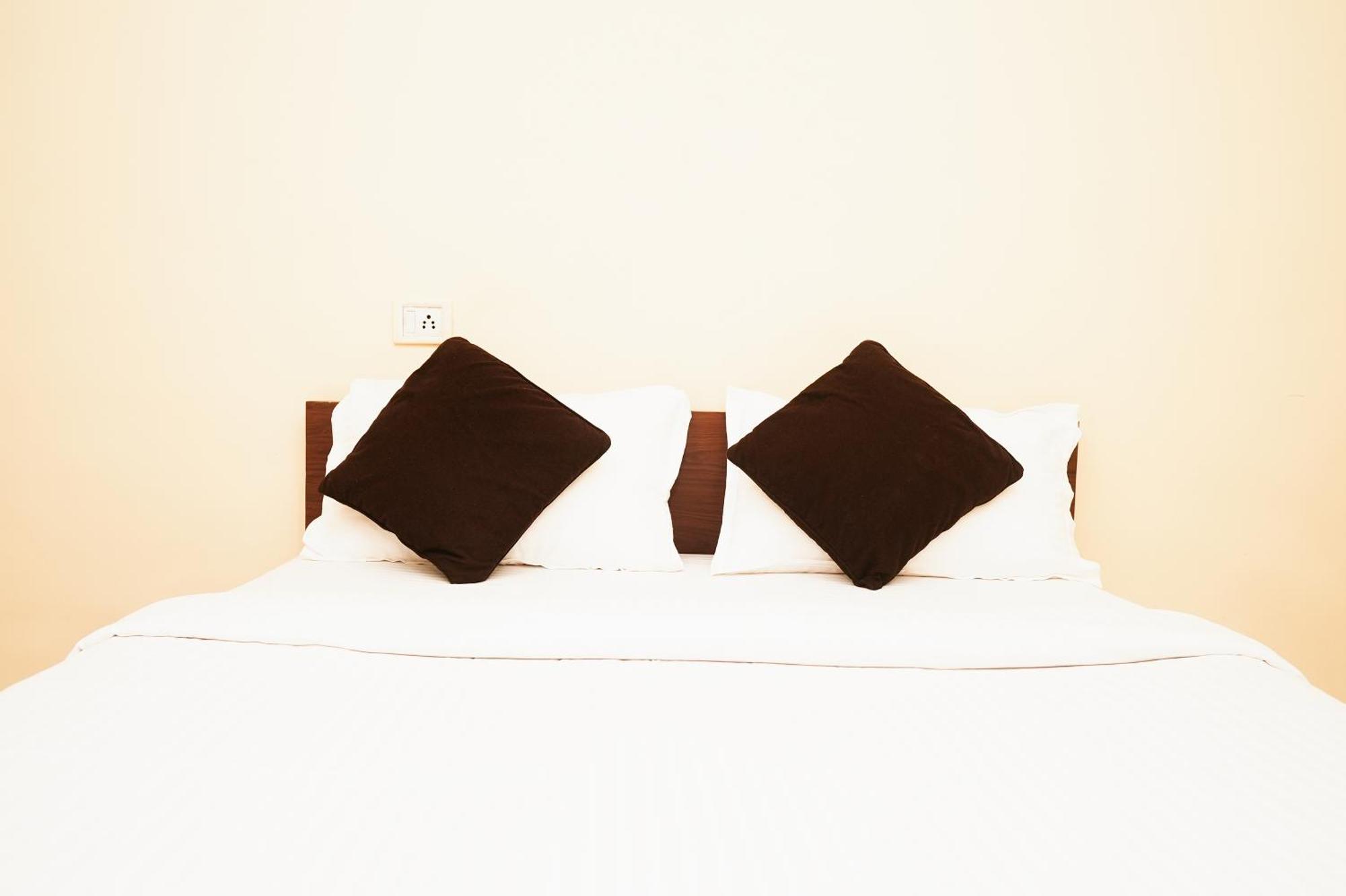 Hotel Della Comfort Near Ambreshwar Shiv Mandir, Ambernath Amarnath Bagian luar foto